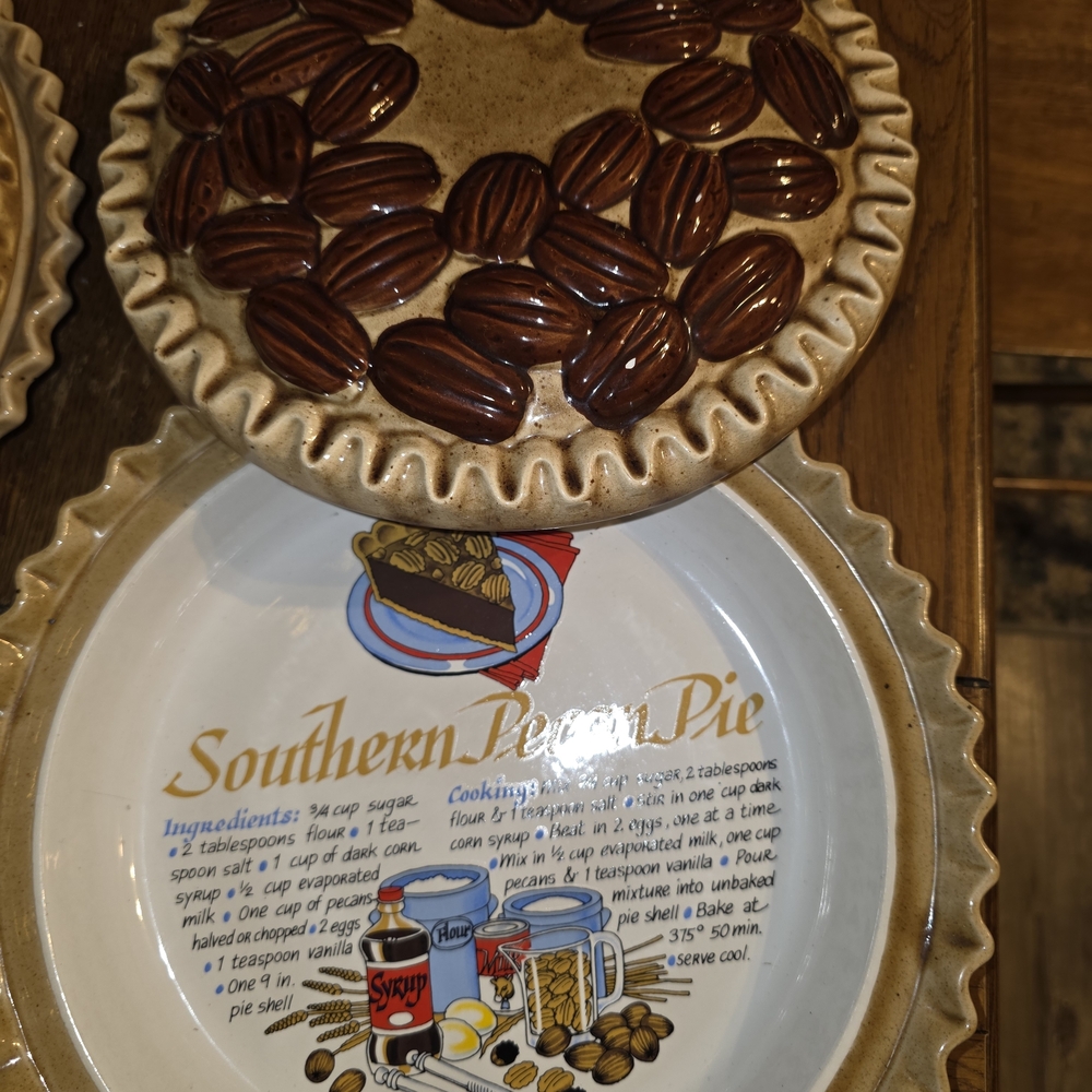 Cream and Brown Southern Pecan Pie Serving Set